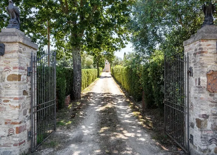 Tuscan Escape For Families * Casole dʼElsa